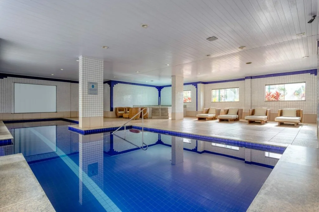 Piscina coberta e aquecida do hotel