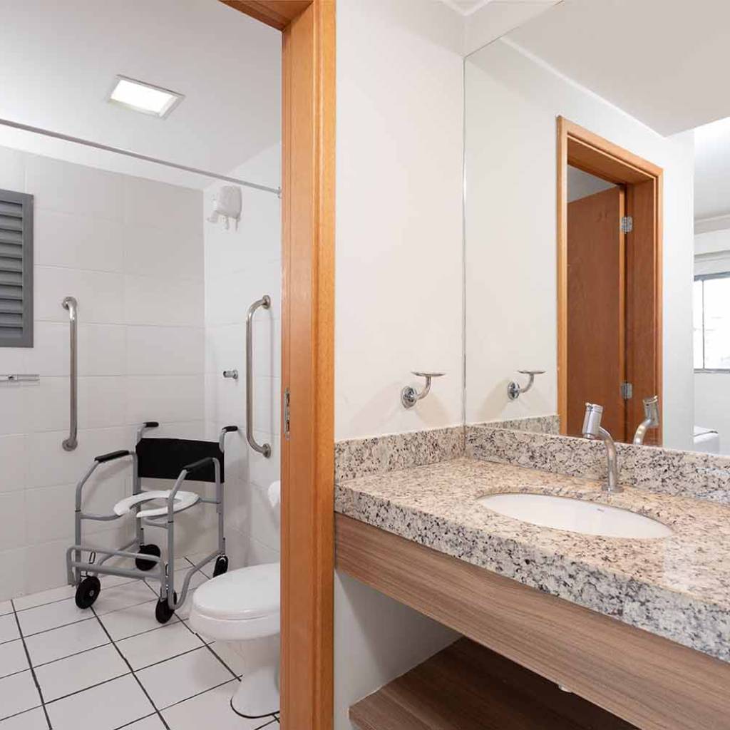 Banheiro adaptado para deficientes pne's suíte Acessible Room Luxo Thermas.